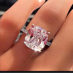 White sapphire 💯 Authentic